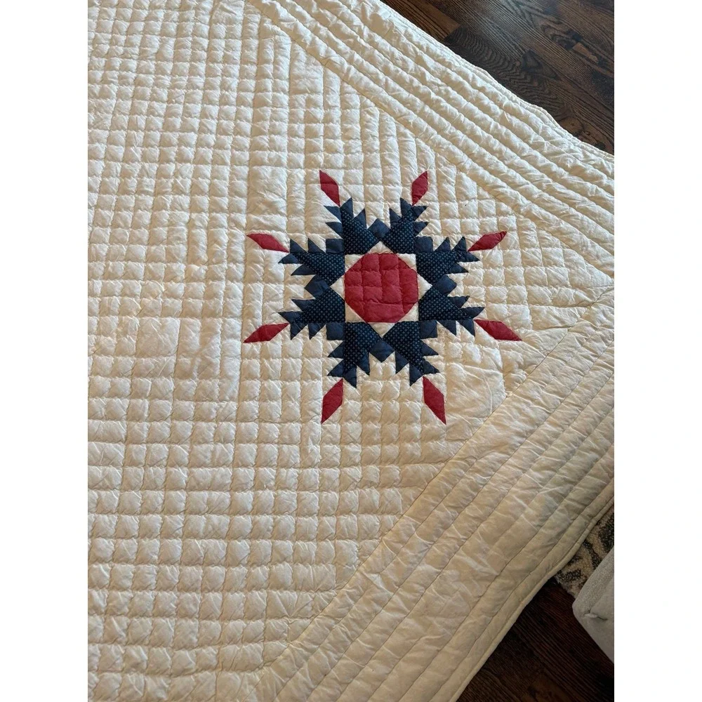 Large Snowflake quilt. In Americana colors. Hand sewn